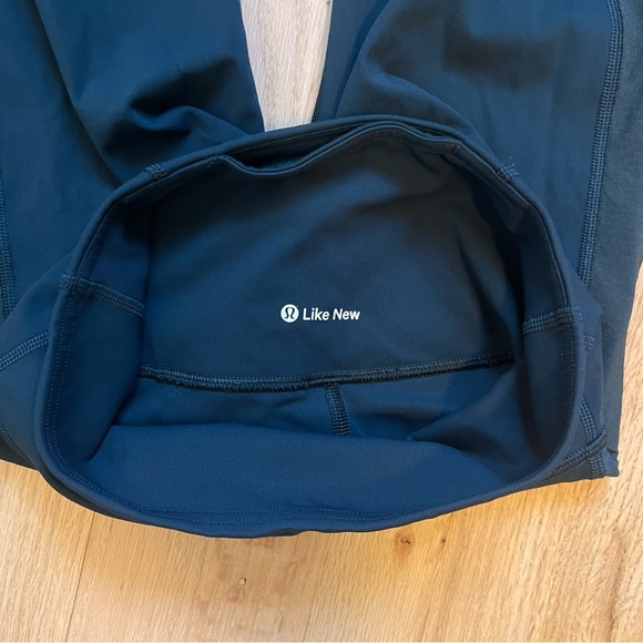 Navy Blue Cropped LuluLemon Women’s Leggings - Picture 5 of 8